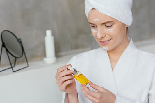 Retinol Serum vs. Cream: A Complete Guide to Choosing the Right One for Your Skin
